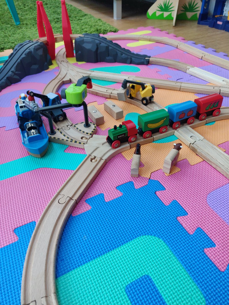 Toy Train Tracks tweet media