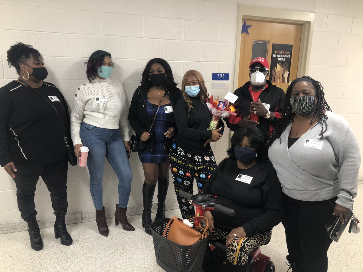 grcollegiate's tweet photo. Congratulations Andrea Faircloth on being named Green Run Collegiate’s Brickell Scholar! Her family was able to celebrate the announcement with her! https://t.co/aIxclPpmh0