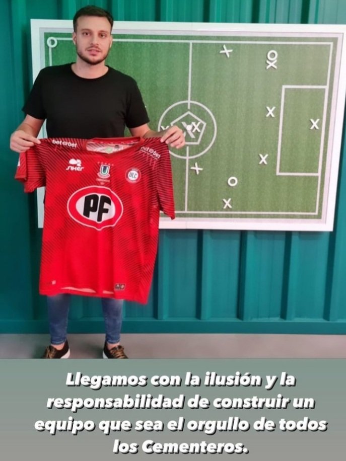 clamor04's tweet photo. El DT Martín Anselmi ya asume sus nuevos colores #QueLeVaigaBien https://t.co/GUT8q76mtA