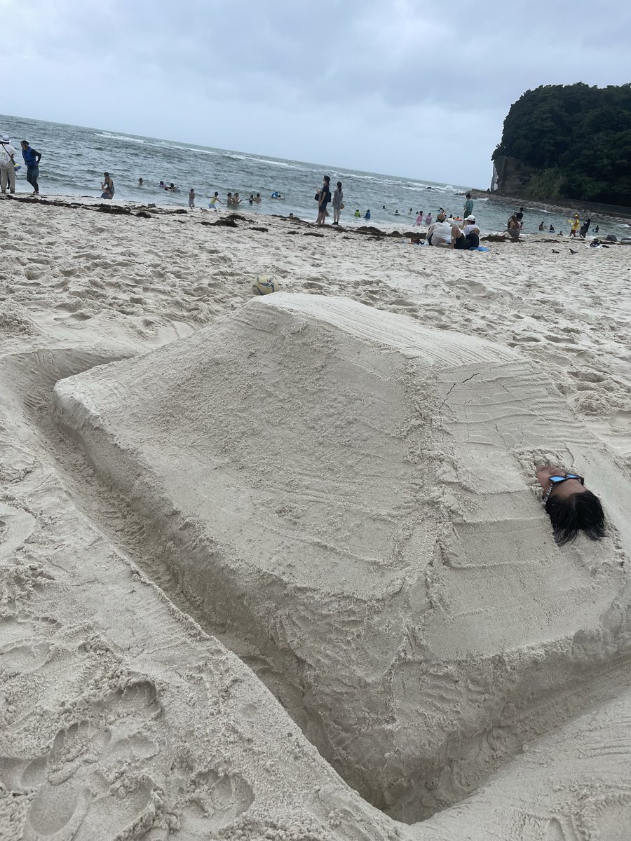 waji_daichi's tweet photo. 夏に埋められたこの時からまだ耳から砂出てくる https://t.co/pSjCv6ijEG