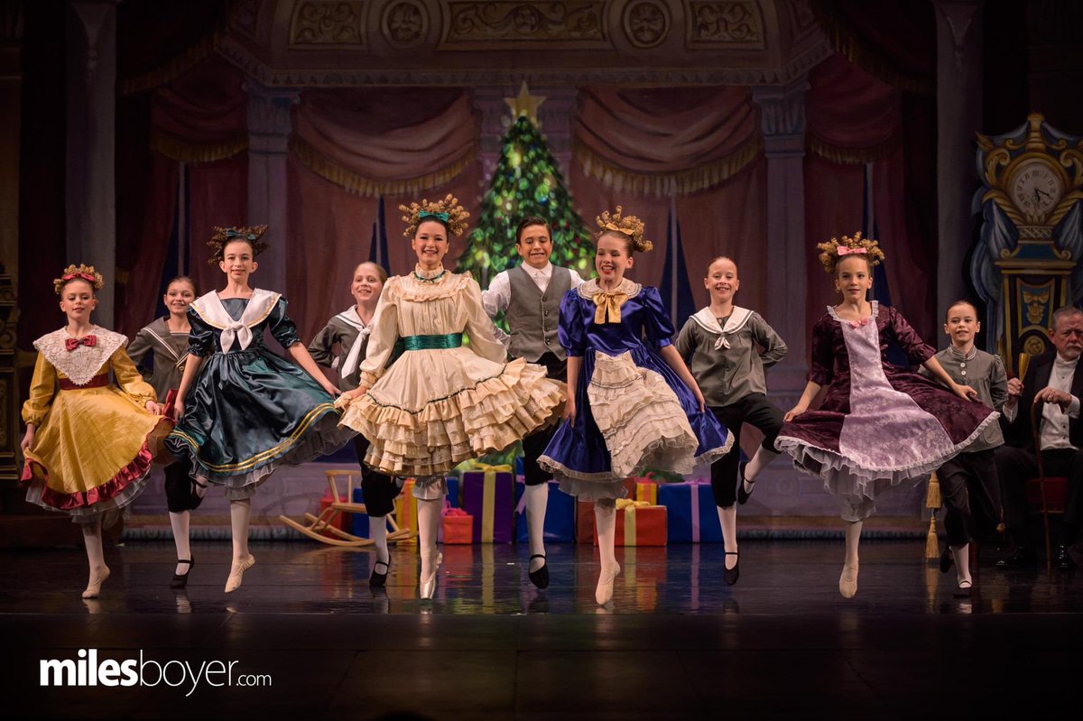 SarahTAdamsOrr's tweet photo. “The Nutcracker” ballet this weekend: Bruce, Mimi & I are in the picturesque party scene, Daniel is Nutcracker Prince, & Emily is stage manager 🩰❤️🎄🎶 #SpringfieldLittleTheatre #SpringfieldBallet #TheNutcracker #Tchaikovsky #ChristmasEveEveryNight https://t.co/ZmJ1S4qLAX
