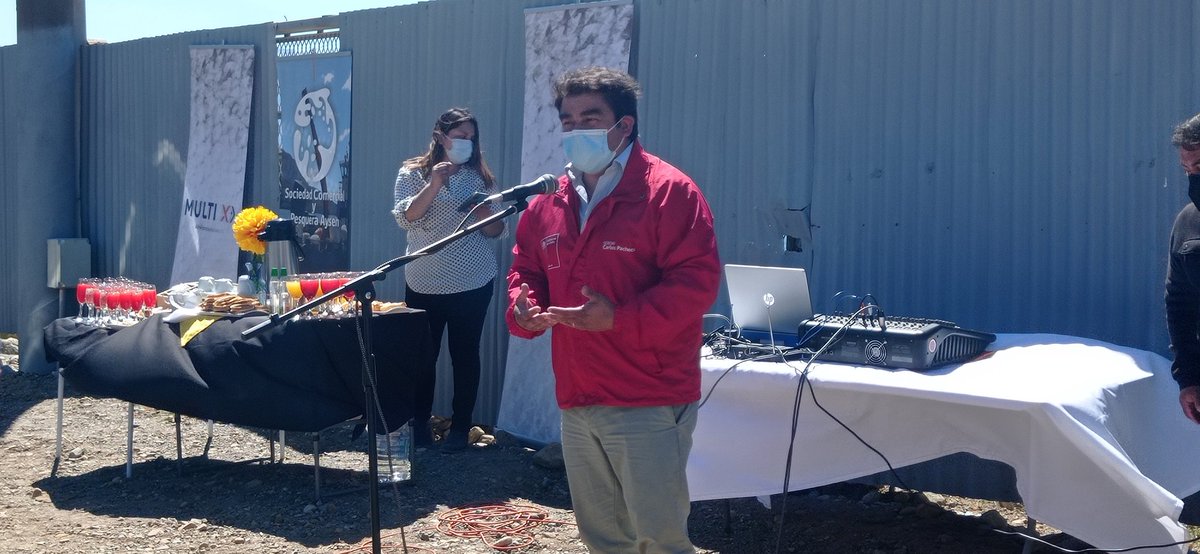 meconomiaaysen's tweet photo. #Aysén: El Seremi de Economía @CAPATOL participó del cierre del proyecto del sector acuícola #ConectayColabora de @Corfo que tritura plástico a bordo de embarcación para la limpieza de playas del litoral de Aysén. Una iniciativa colaborativa de #EconomíaCircular #Coyhaique https://t.co/HV2lv6onAC