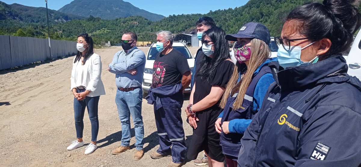 meconomiaaysen's tweet photo. #Aysén: El Seremi de Economía @CAPATOL participó del cierre del proyecto del sector acuícola #ConectayColabora de @Corfo que tritura plástico a bordo de embarcación para la limpieza de playas del litoral de Aysén. Una iniciativa colaborativa de #EconomíaCircular #Coyhaique https://t.co/HV2lv6onAC