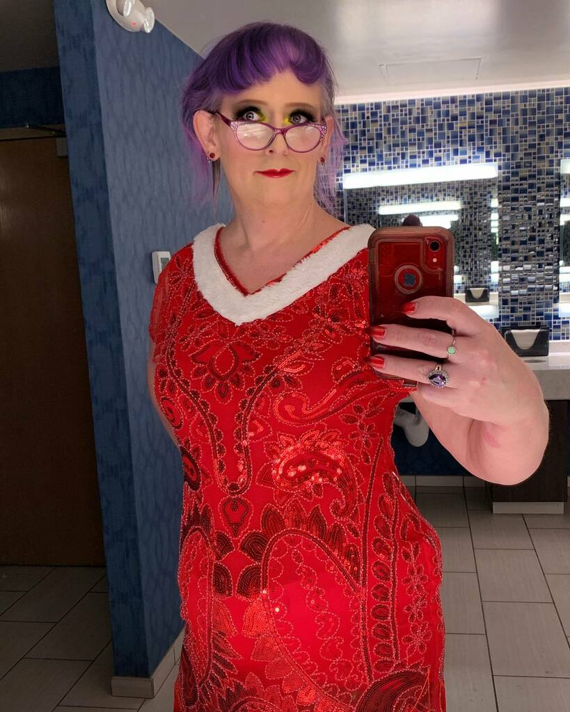VioletDeVille's tweet photo. Good morning from Coeur D’Alene, Idaho! Did a delightful show last night with the improv troupe. Here’s a bathroom selfie.
#TrollopOnTour #MurderMysteryCompany #GirlsLikeUs #Improv #ImprovQueen #TransWoman #TransImprov #KillingIt #DyingForALiving #Tran… https://t.co/ydeE6cRwGc https://t.co/YpWBRqOymm