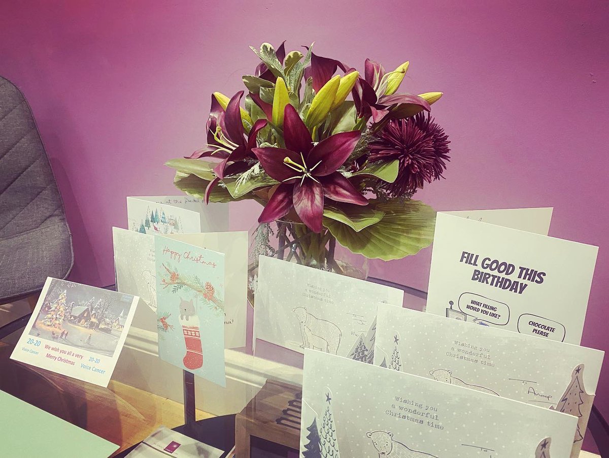 DentandCosmetic's tweet image. Another set of beautiful festive flowers from @floralimage to brighten up our practice! #itsbeginningtolookalotlikechristmas #floralimageeastmidlands #aestheticpractice