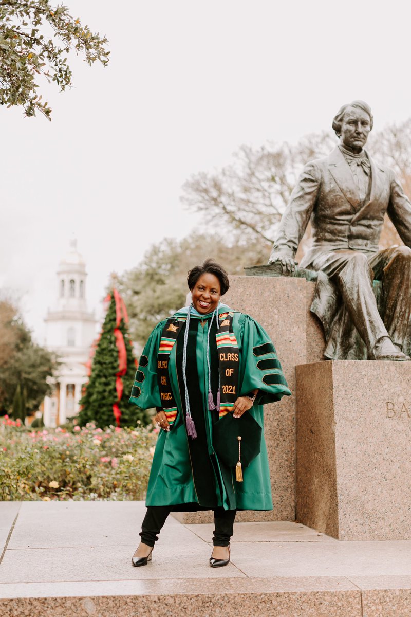So excited to celebrate Dr Bowman today! @mibowmanpd #BaylorGrad 💚💛🐻