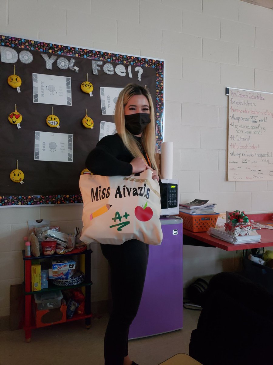 MrsBakerWCS's tweet photo. We had to say goodbye to the BEST student teacher ever...and yes, we cried. Miss A, we love you, and know you will do AMAZING things. #thirdgrade #willardrocks @willard_wcs @MrsONeill3_5 https://t.co/04vpKHvd2r