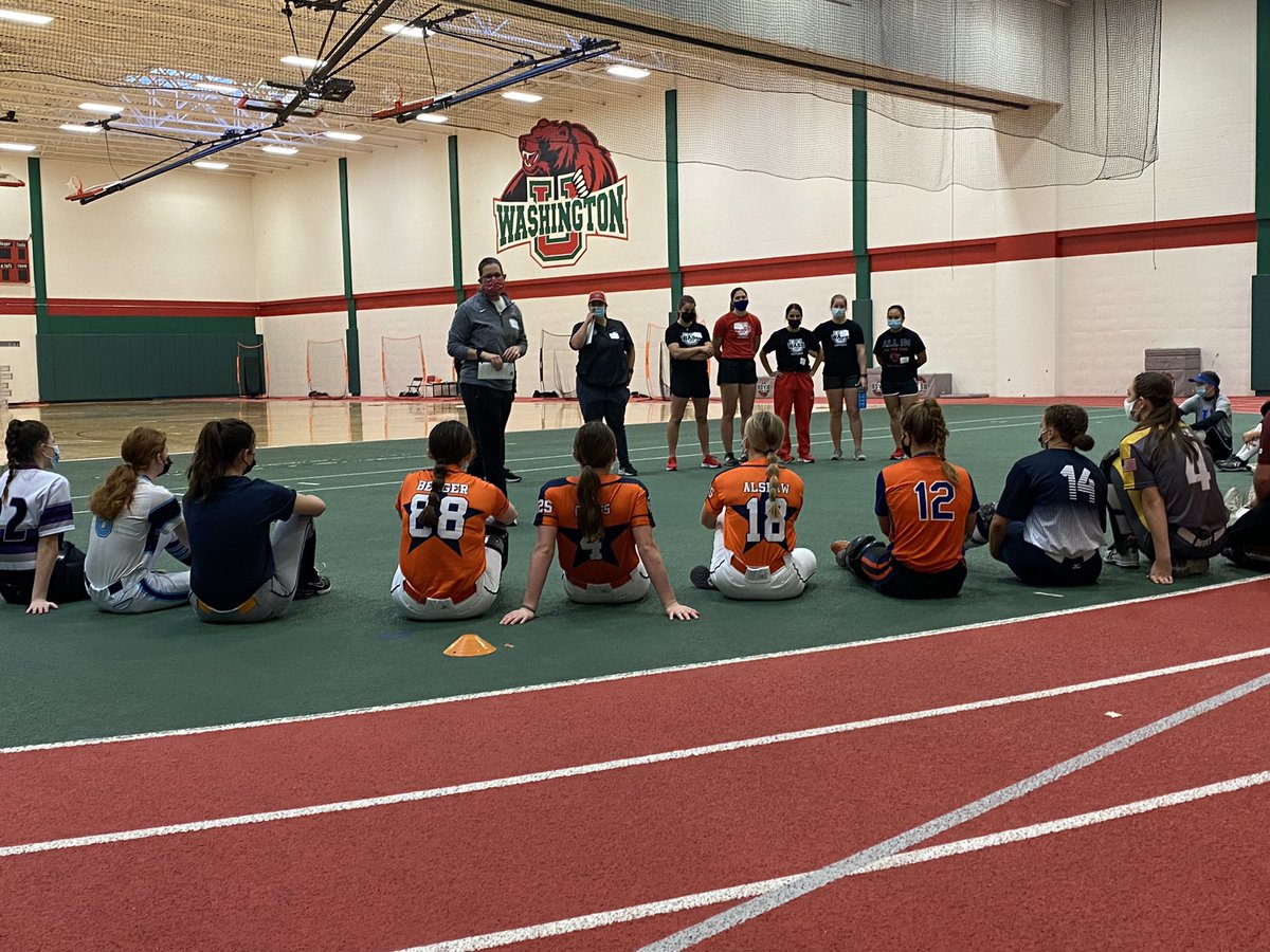 @Elle_Glass_2025 , @JosieAlspaw , and @SydneyBerger07  getting ready to camp at @WASHUBears softball camp today.  Looking forward to Coach V dropping some knowledge.  @topgunfastpitch #campingseason