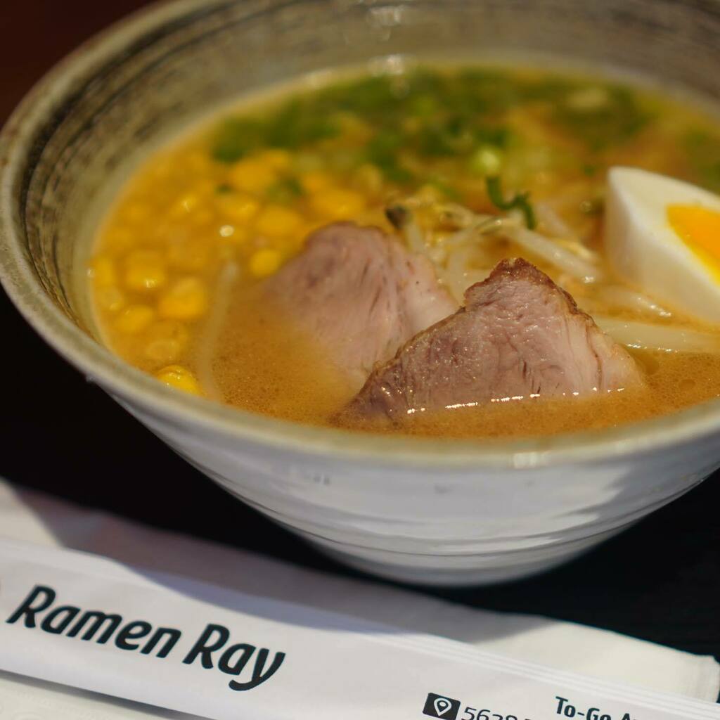 ramenrayindy's tweet photo. We’re open for dine in 🎉🍜🍚😄

To Go is also available 🍜🥢 Please call us (317-288-7120) or order through ChowNow, Grubhub, DoorDash, Uber Eats, or Total Takeout.

Ramen Ray
5628 E 71st Street, Indianapolis IN 46220

#ramenrayindy #ramenray #ramenno… https://t.co/suu1TheCIb https://t.co/qDdkCQRTvz