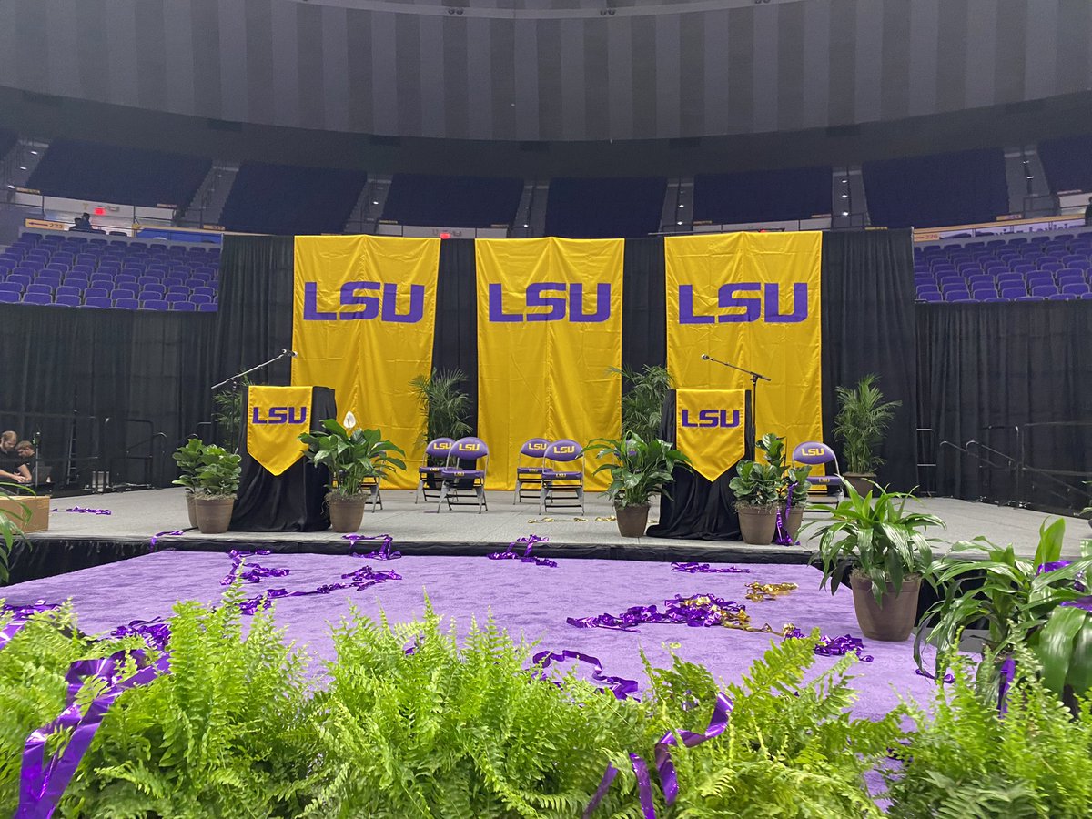 VanessaLaraine's tweet photo. The journey wasn’t easy, but it was worth it! I #MasteredIt! #BlackMBA #MBA #lsu21 #GeauxTigers https://t.co/uQoFFlWLIK