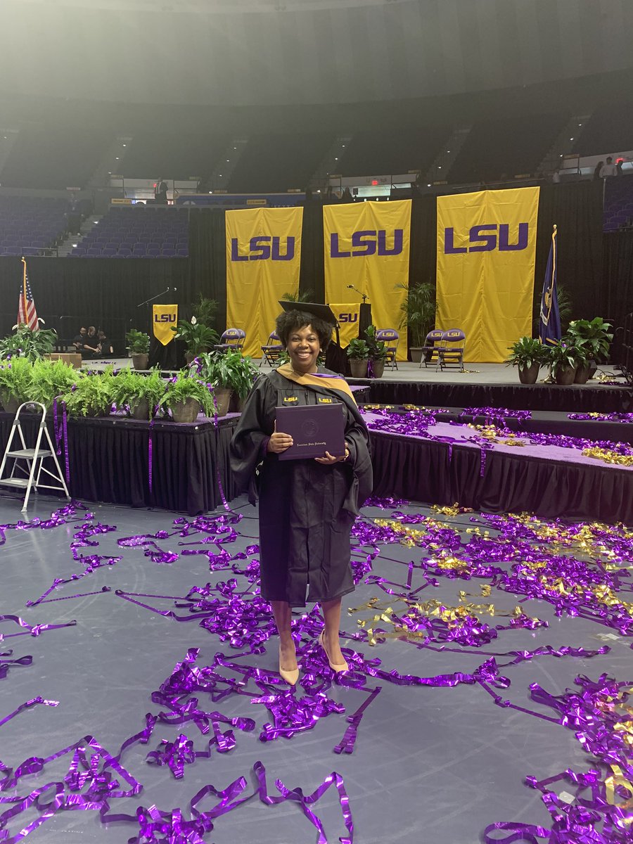 VanessaLaraine's tweet photo. The journey wasn’t easy, but it was worth it! I #MasteredIt! #BlackMBA #MBA #lsu21 #GeauxTigers https://t.co/uQoFFlWLIK