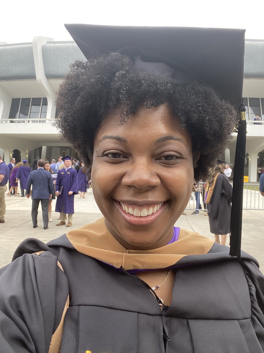 VanessaLaraine's tweet photo. The journey wasn’t easy, but it was worth it! I #MasteredIt! #BlackMBA #MBA #lsu21 #GeauxTigers https://t.co/uQoFFlWLIK