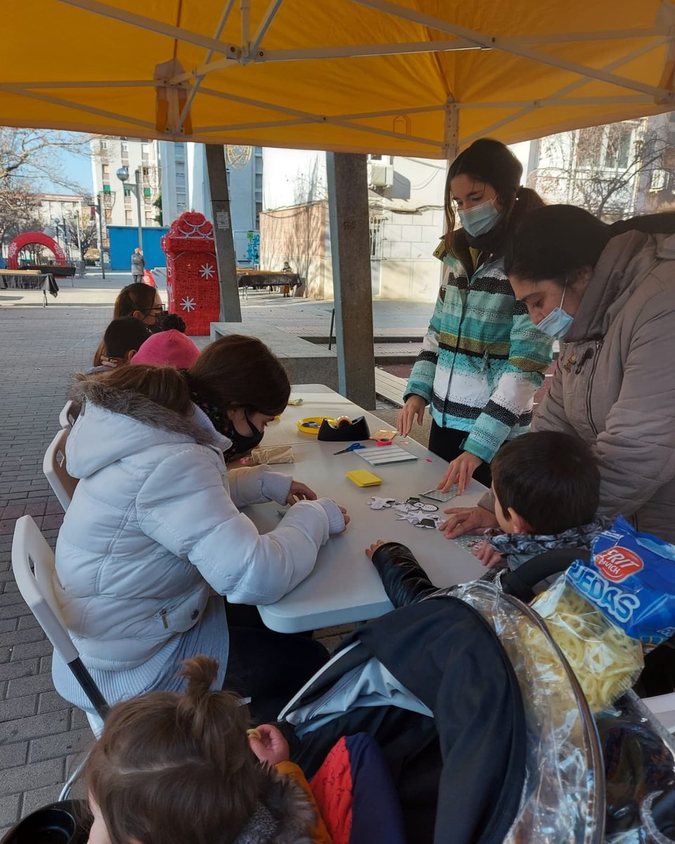 clubsanfeliu_si's tweet photo. El Tió del #BarriSantIldefons ja ha estat cagat aquest matí a la festa d'Hivern del #barri❄️!!!
#FemBarri #Construim #Comunitat #Tradicions #Infancia https://t.co/QyVZJWEBiq