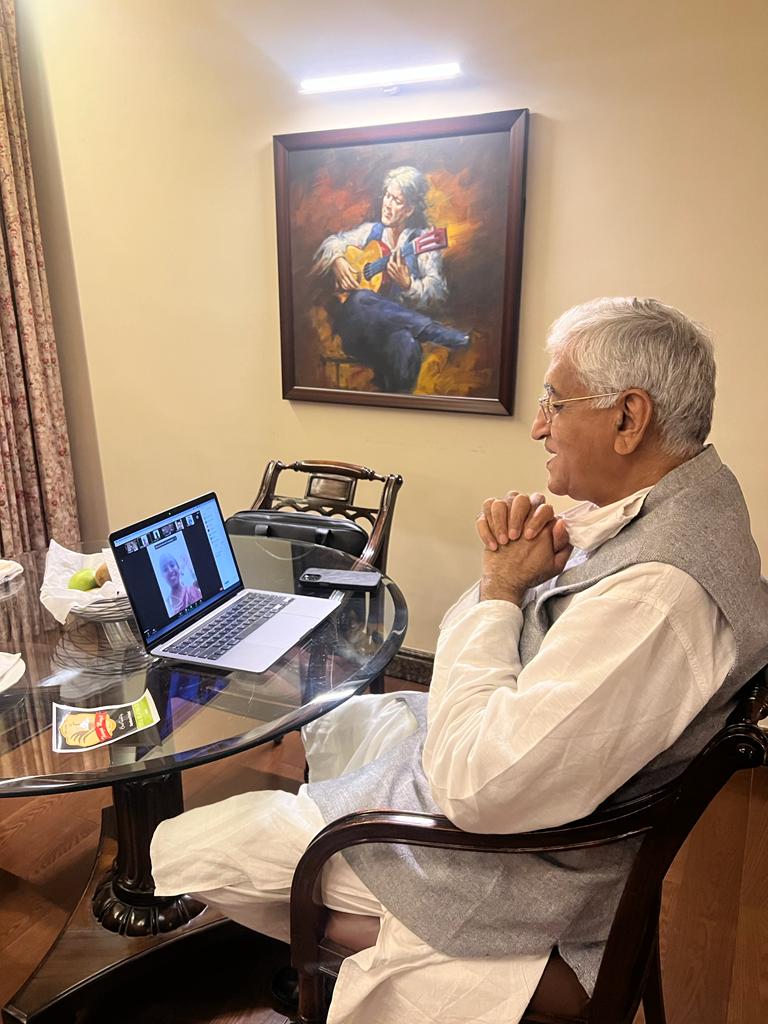 TS_SinghDeo's tweet photo. आज @IYC के चयनित प्रवक्ताओं के साथ वर्चुअल संवाद कर मोदी सरकार द्वारा कोविड काल में कुप्रबंधन पर विस्तृत चर्चा की।
कोरोना काल के दौरान पहले केंद्र सरकार की लापरवाही व दूसरी लहर के दौरान कुप्रबंधन से अस्पतालों में बेड्स-ऑक्सीजन की कमी से देश की जनता को भारी नुकसान पहुँचा है। (1/3) https://t.co/PjkQvXDDxl