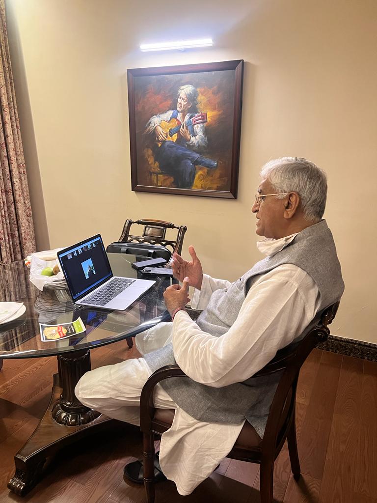 TS_SinghDeo's tweet photo. आज @IYC के चयनित प्रवक्ताओं के साथ वर्चुअल संवाद कर मोदी सरकार द्वारा कोविड काल में कुप्रबंधन पर विस्तृत चर्चा की।
कोरोना काल के दौरान पहले केंद्र सरकार की लापरवाही व दूसरी लहर के दौरान कुप्रबंधन से अस्पतालों में बेड्स-ऑक्सीजन की कमी से देश की जनता को भारी नुकसान पहुँचा है। (1/3) https://t.co/PjkQvXDDxl