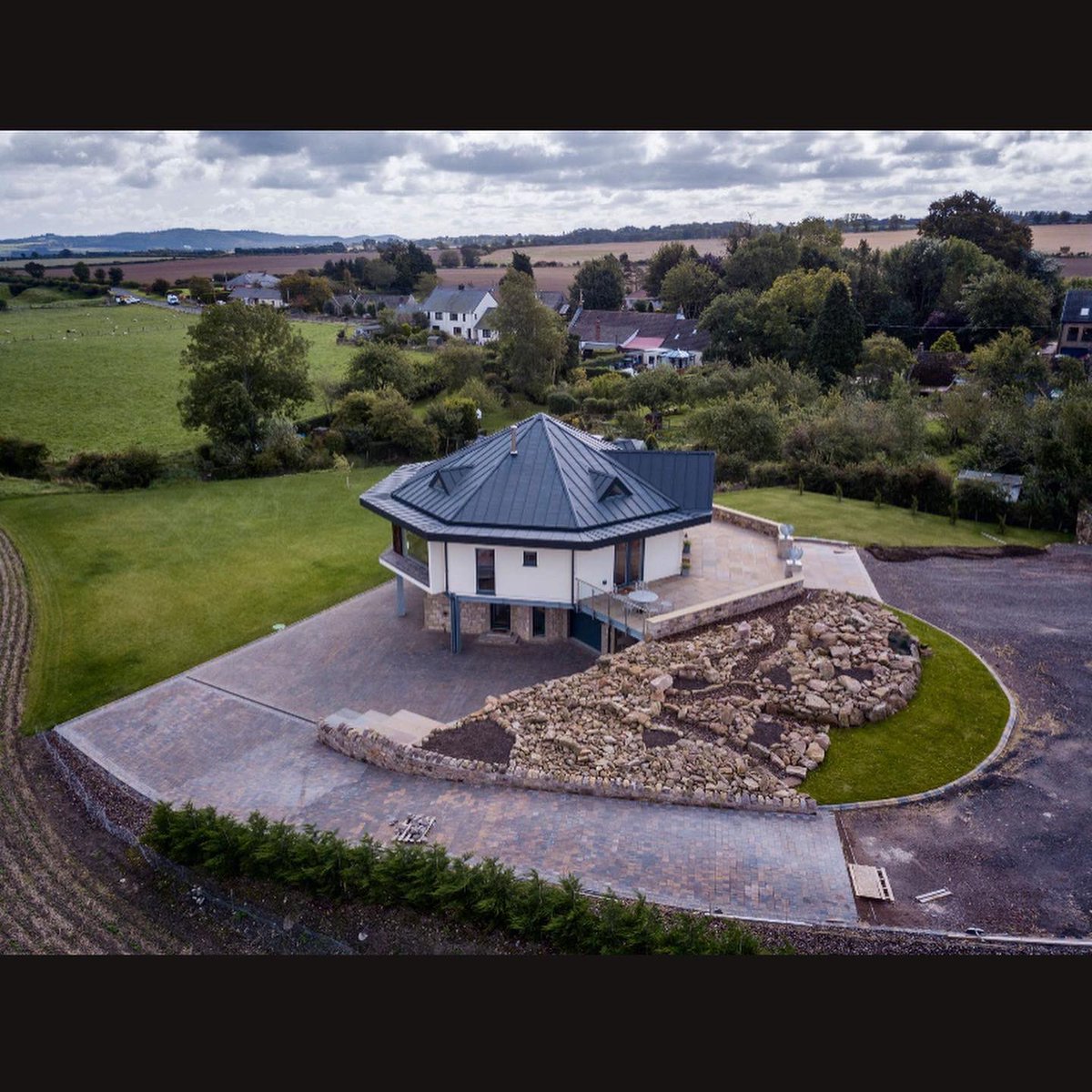 wighty10's tweet photo. One of the first projects I was involved in @fjordhus. Great to see these pictures.. #turnkeyservice #dreamhome https://t.co/kL3qkVLAFR