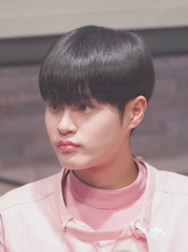 the_light0129's tweet photo. 211218 🪐❄️

#이대휘 #AB6IX https://t.co/cNF5rUQ3Co