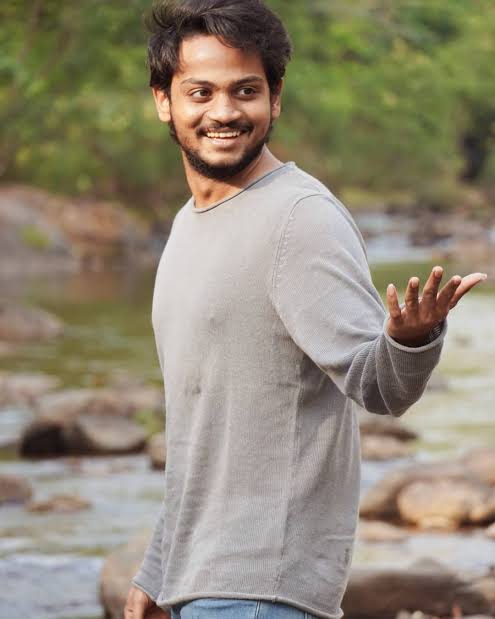 Babu_Fans_'s tweet photo. Who Is Your Fav Contestant 
#BiggBossTelugu5 

#Shannu -  🔄 
#VJSunny - ❤️

#SarkaruVaariPataa https://t.co/T5VQPIvJ59