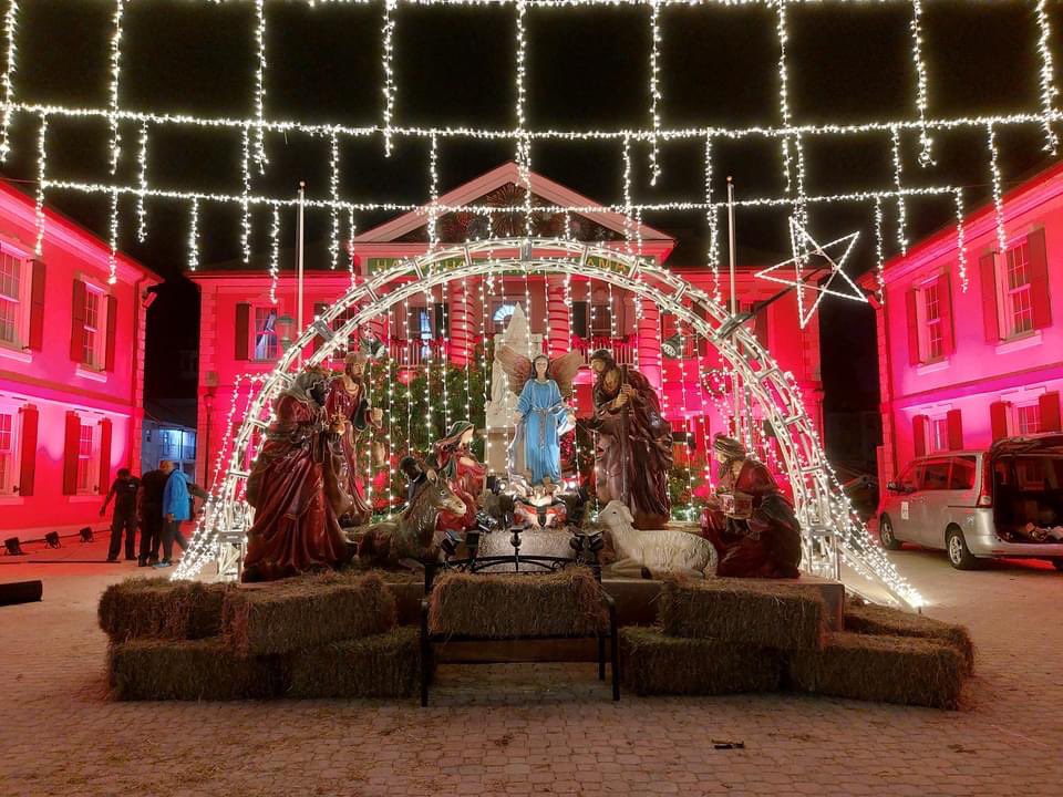 lifeofnaye's tweet photo. Whoever decorated Rawson Square this year was in their Birkin bag. I’m so impressed! 

📷: Camille Lorraine https://t.co/Vvw2cQFwLt