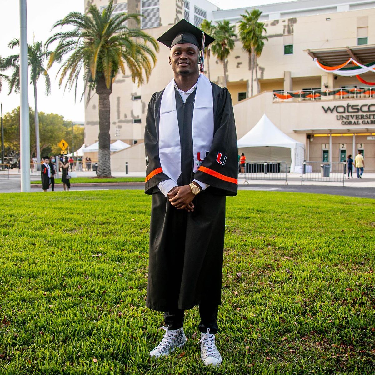 CanesFootball's tweet photo. Congrats to all of the newest graduates of the University of Miami 👏 https://t.co/lNBO1YpkSe