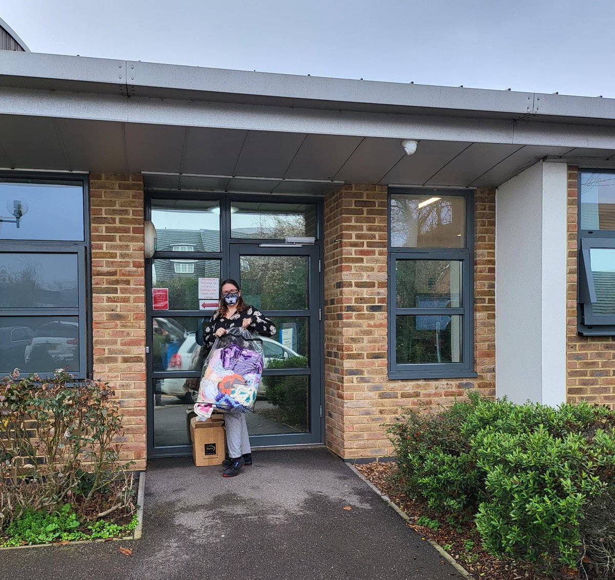DartfordDeeds's tweet photo. Dropping #Christmas gifts for the mums &amp; babies unit @kmptnhs https://t.co/uFPahzgZzd