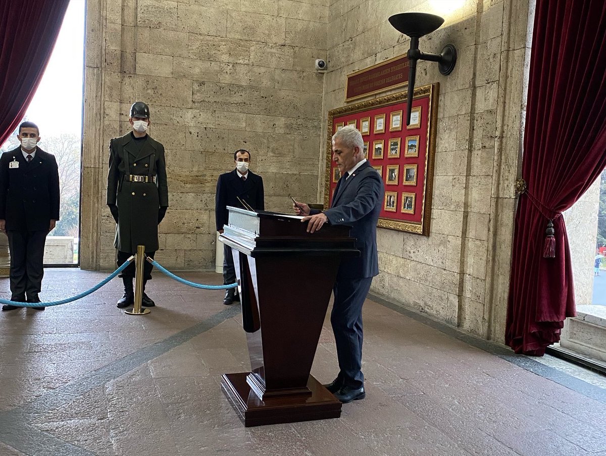 18 Aralık Sağlık İdarecileri Gününde Atamızın Huzurunda ✨ #sağlıkyönetimi