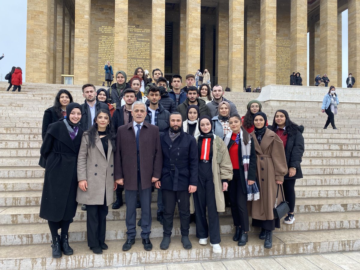 hbv_sakit's tweet photo. 18 Aralık Sağlık İdarecileri Gününde Atamızın Huzurunda ✨ #sağlıkyönetimi https://t.co/HdXkla2ecw