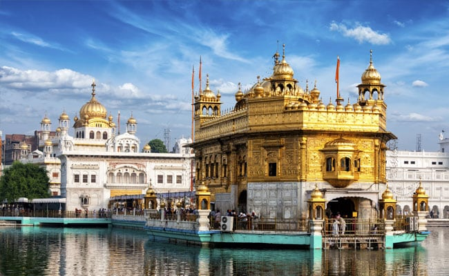 ndtv's tweet photo. #BREAKING | Man Beaten To Death After Alleged Sacrilege Attempt At Golden Temple https://t.co/X6DYaA8nrH https://t.co/AxQQribElv