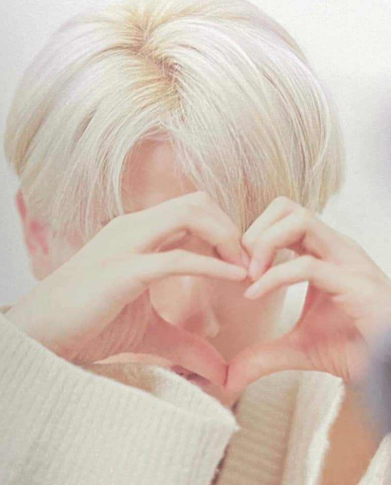 san_aeri's tweet photo. @B_hundred_Hyun 백현도 잘자 사랑해요🤍😘 https://t.co/BVtmpvXewb