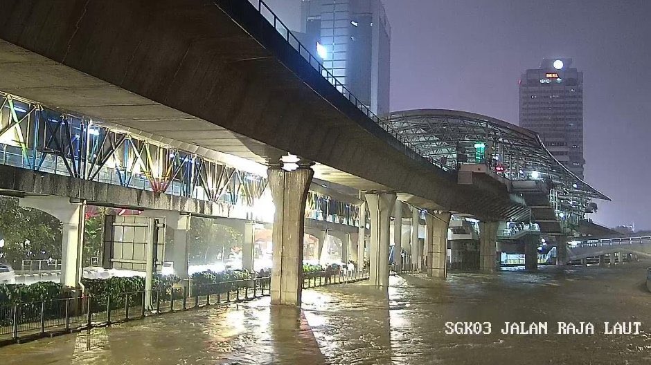 PointMHD's tweet photo. Gomen: “Flood mitigation projects in KL successful, unlike Selangor”

Reality: https://t.co/aIn2QHwaIL