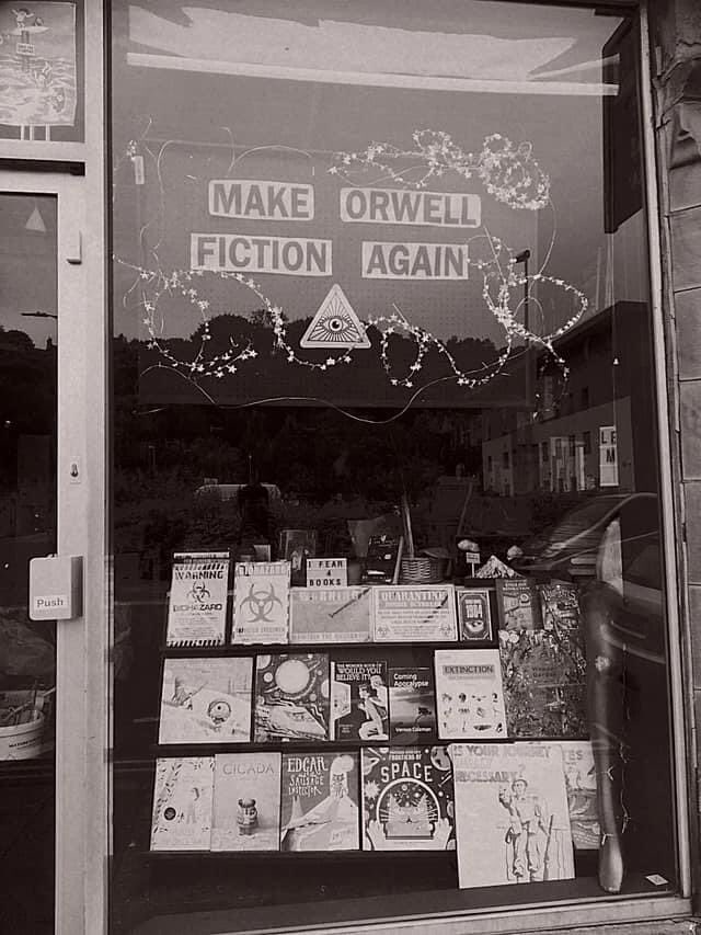 Kapatan bir dükkanın son mesajı