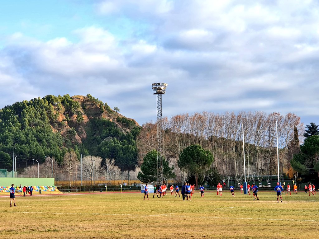 AytoAlcalaH's tweet photo. 🏉 El segundo teniente de alcalde y presidente del Org. Aut. Ciudad Deportiva Municipal, @AlbertoBlazquez, el concejal de Deportes, @juliancubilla, y el concejal de Juventud, @J_albergr, asisten al partido que enfrenta a @clubrugbyalcala frente a Majadahonda 

#AlcaláEsDeporte https://t.co/jF2MbGiBwc