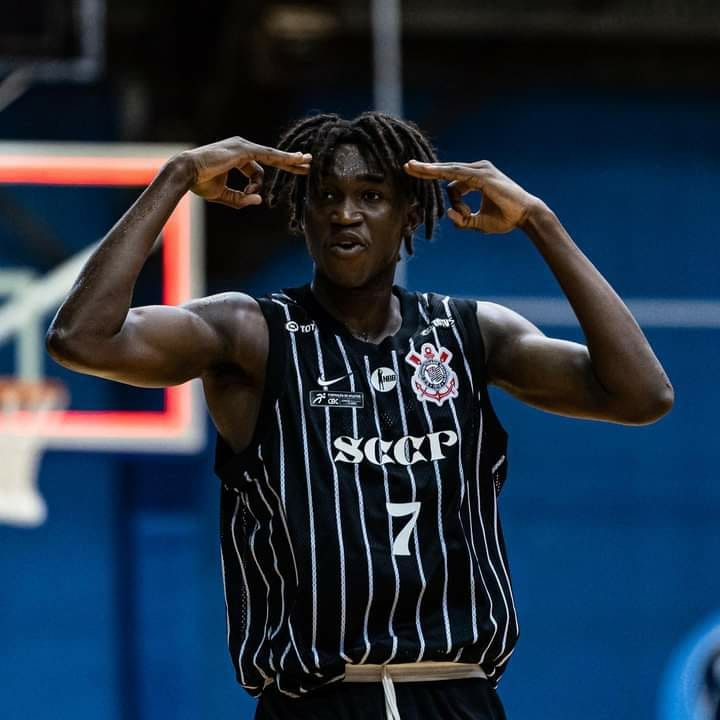 timaouni's tweet photo. CLÁSSICO EM CASA: BASQUETE DO TIMÃO RECEBE O SÃO PAULO PELO NBB
🏀

Hora de colocar o peso da camisa em jogo para voltar a vencer no @NBB. A bola sobe às 16h10.

📺 @tvcultura e Twitch do @Corinthians (https://t.co/EaH4sRznxf)

📷 @agbaraphotosports / @marfimphoto (Instagram) https://t.co/7zNlWZxkIM