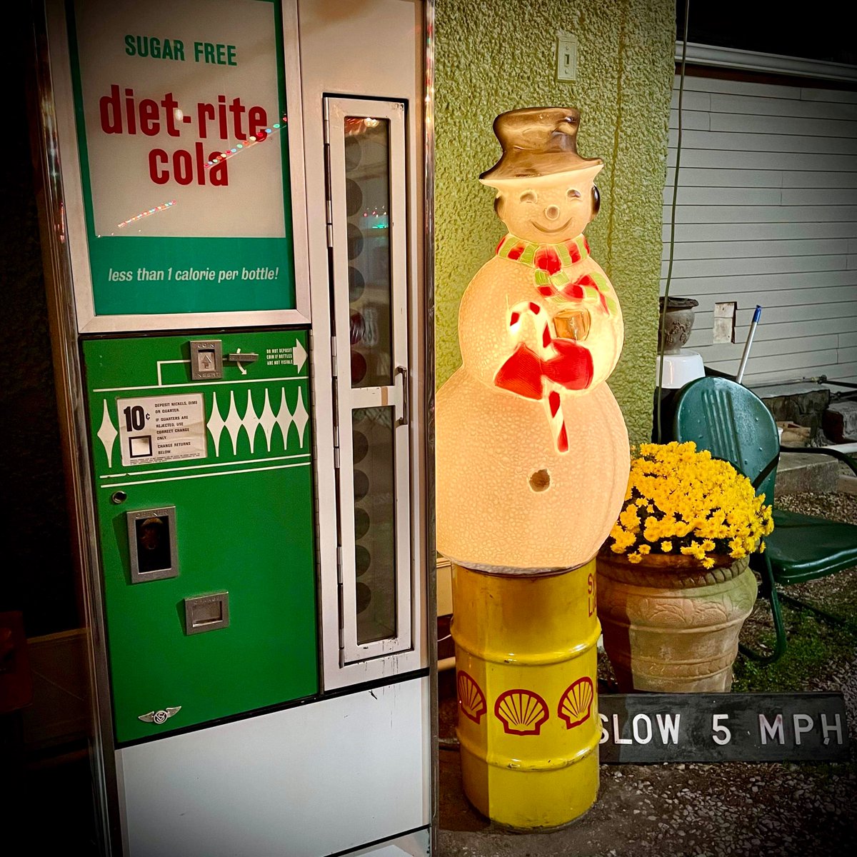 CourtMotor's tweet image. It’s Christmas at the Rockwood!