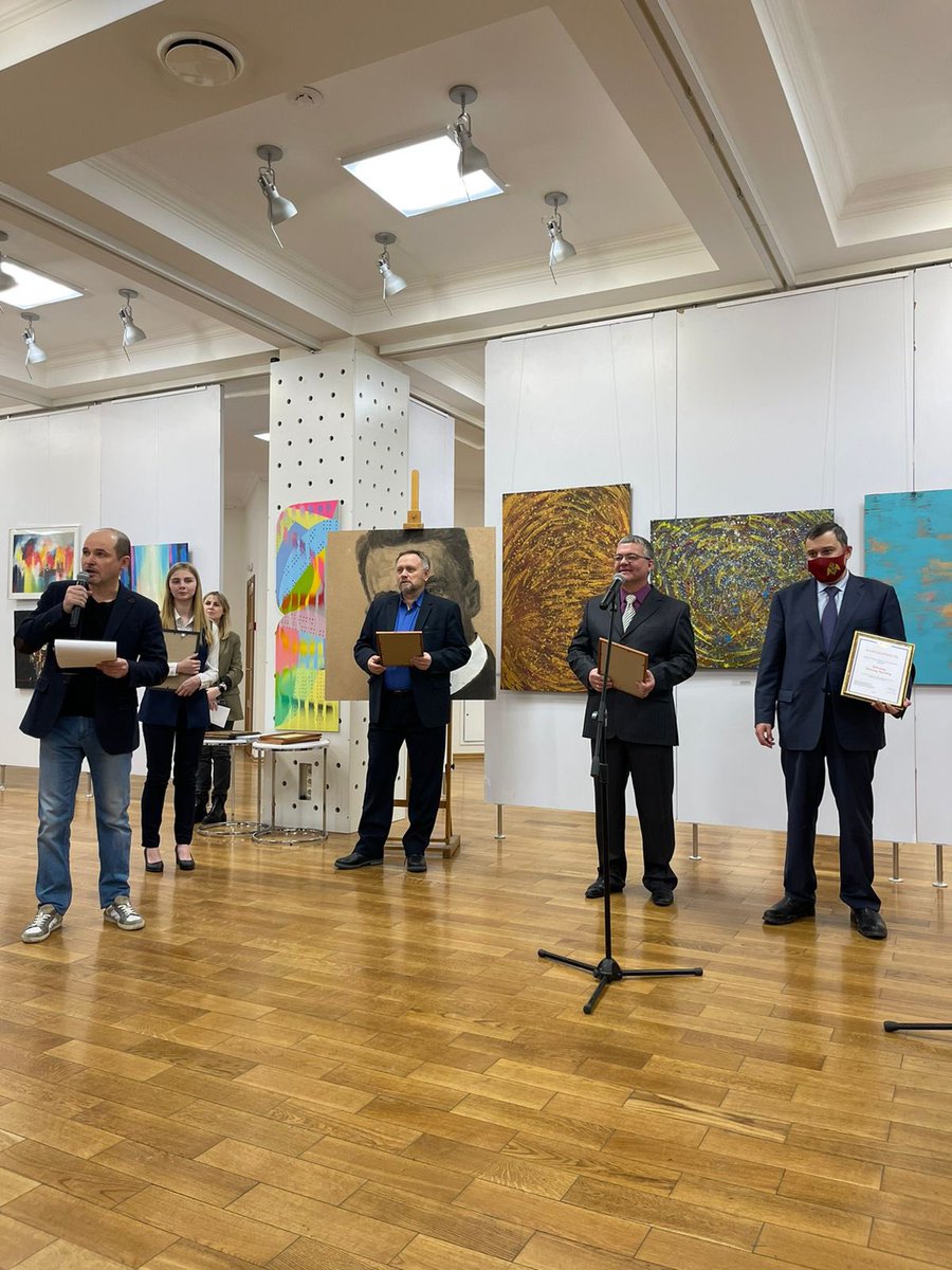 Впервые вручали вчера новые премии им. К.Головкина в области искусства и дизайна (по 4 номинациям). Замечательный вечер в <a href="/sounb63/">Самарская Библиотека</a> в галерее «Новое пространство». Верю, уже скоро будем вручать Головкинскую премию в восстановленном «Доме со слонами».