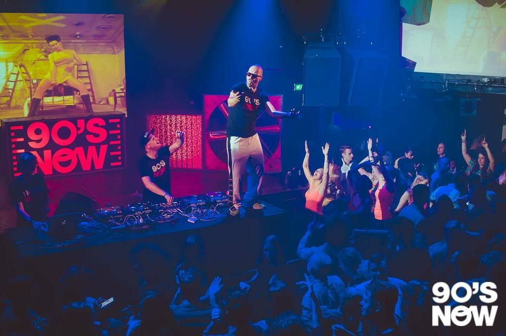 Annulering van de week: @90snow_official @melkwegamsterdam . Helaas moeten we het doen met herinneringen aan oude shows voorlopig: op de foto een #Melkweg optreden uit 2018

#vroegerwasallesbeter #unmuteus #nightlife
#corona #covid19 #cancelled #dj #crowd #backintime #music …