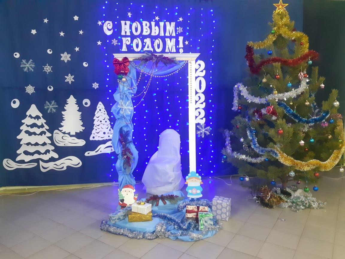 #СКОРОНОВЫЙГОД2022
В библиотечно-досуговом центре с. Голицыно  работниками культуры для жителей и гостей села оформлена новогодняя фотозона, которая ждёт своих посетителей.