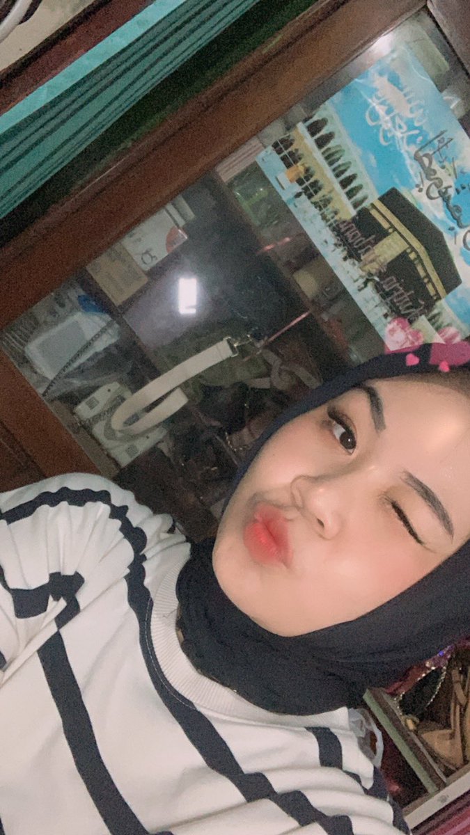 pengen punya cowo yang bersyukur punya aku udah gitu aja gamuluk muluk
