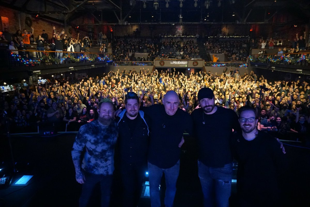 Amazing! Thanks so much Huntington, NY for making last night *incredible*!!!! 

Last show of our #unplugged tour TONIGHT! See you soon Waterloo, NY! 🤘🤘🤘💙

#breakingbenjamin #keithwallen #acoustictour