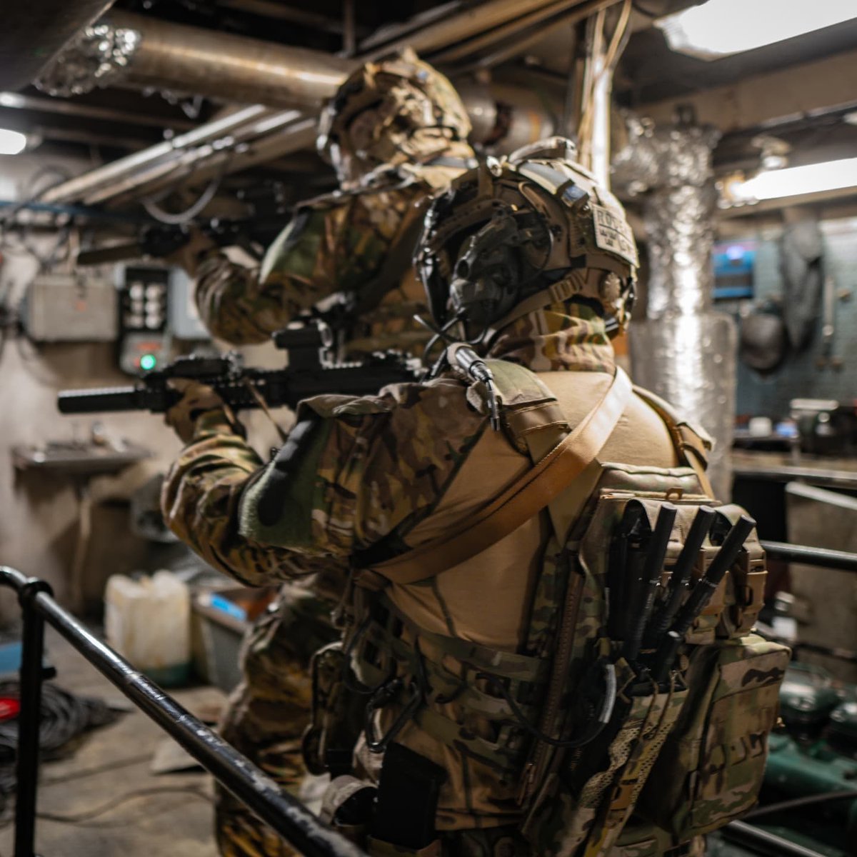 'Tactical-sweep' through the engine room..
-
ɢᴀᴍʙʟᴇ
-
#military #multicam #combat #vessel #maritime #vbss #ship #warfare #warrior #tacticalunit #tactical #tacticalswag #opscore #opscoreamp #comms #photographer #platecarrier #warriorassaultsystems 
 ( #📷 @gamble_swe )