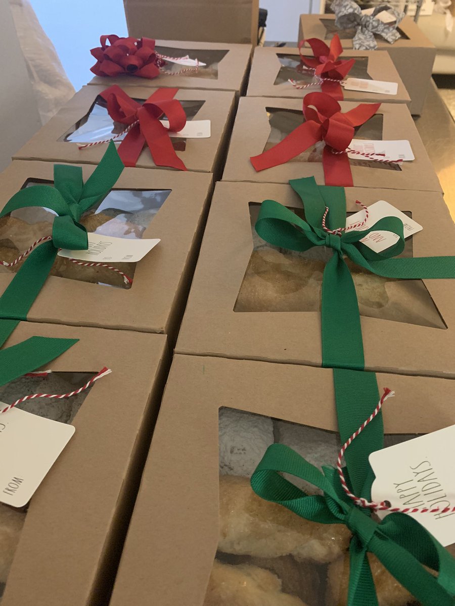 Gracias a todos por el apoyo a SOBREMESA seguimos entregando 🛻 estas a tiempo para ordenar  para las fiestas 🎄 🎅🏽 787-344-5636