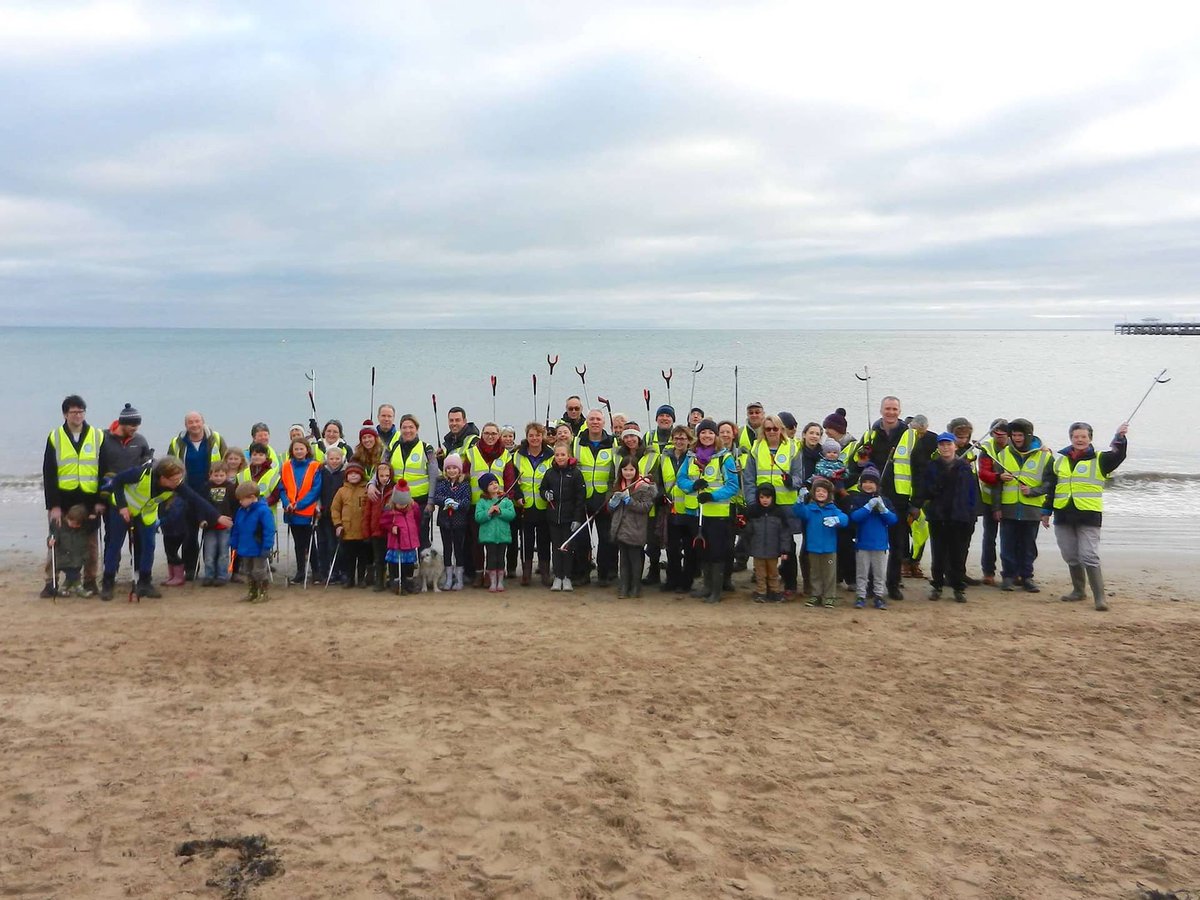 Planet_Purbeck's tweet photo. 👏📣 Shout out to the fantastic Swanage Beach Buddies! 
💚A BIG WELL DONE for picking up a whopping 980kg of litter, over 55 beach and town litter picks, since April this year! 
🌟Their next pick will be Sunday 9th January. 
💌Email: swanagebeachbuddies@gmail.com to join https://t.co/nMTNuTFGNU