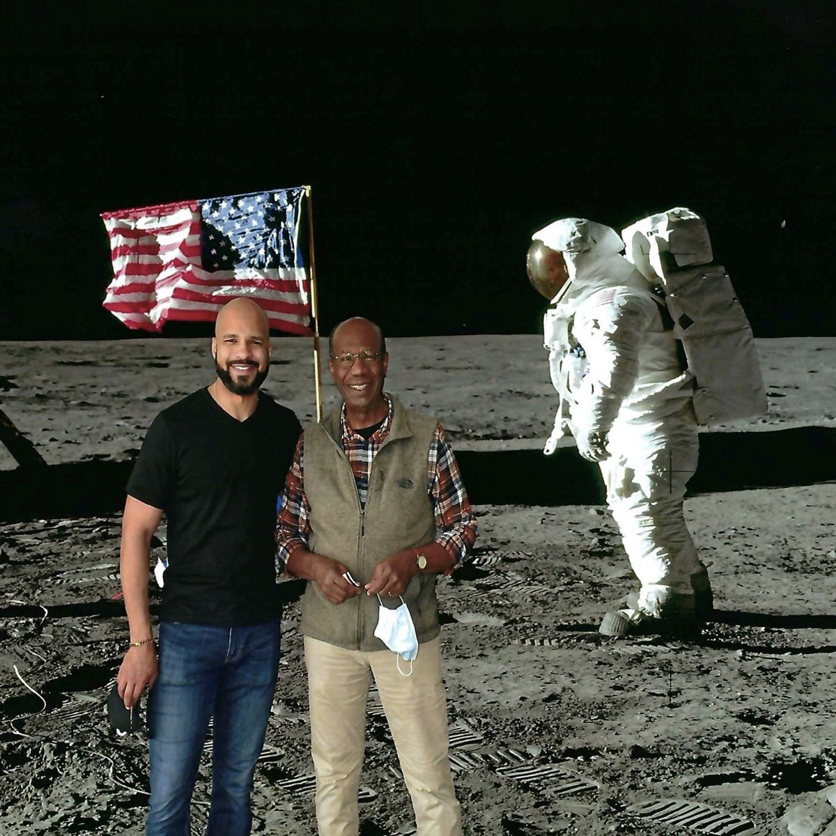 barroncp's tweet photo. Pops’ and my time in Houston was … out of this world. @SpaceCenterHou #ryanandryan https://t.co/jlF8EjXFRd