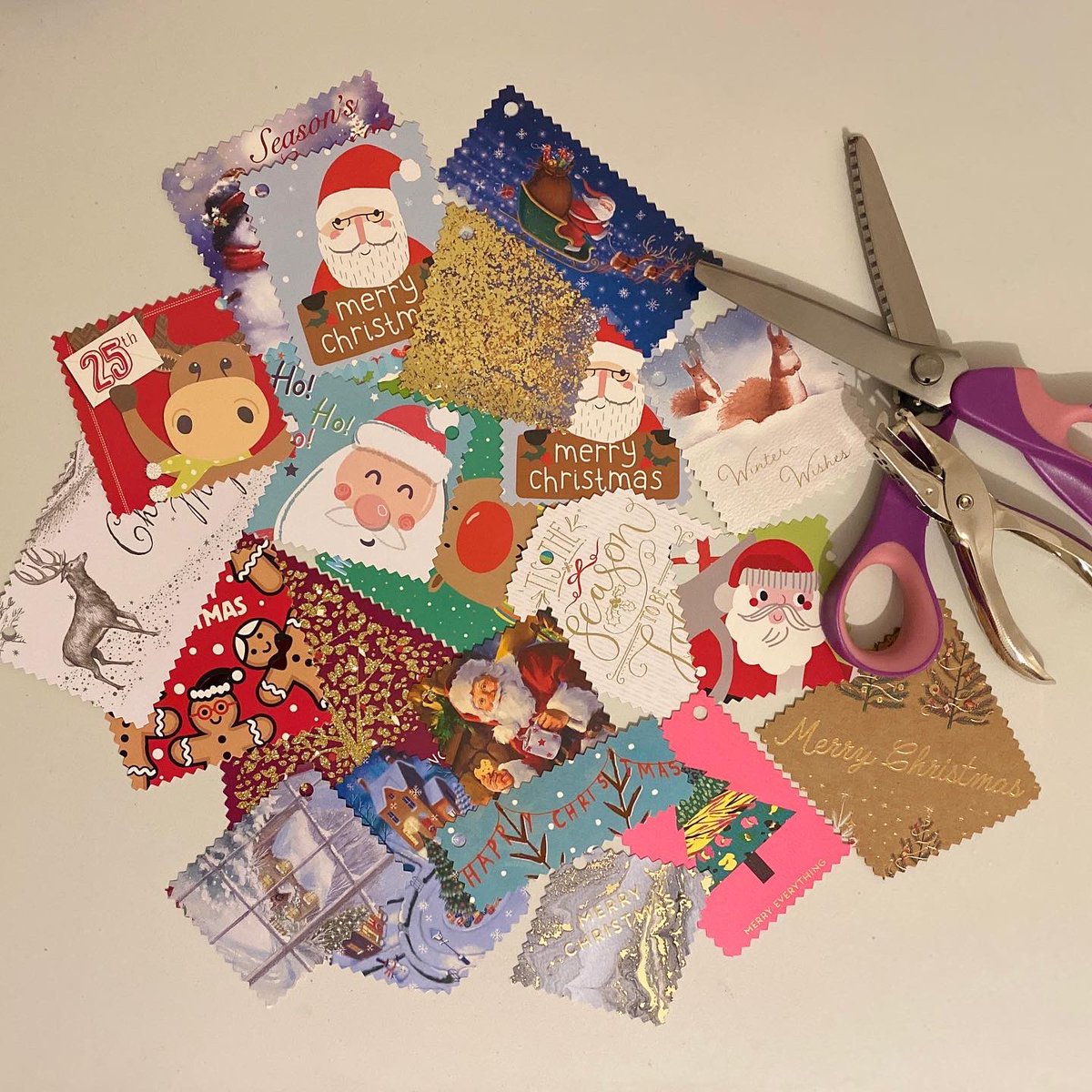muckykneesgifts's tweet image. Last year’s Christmas cards have now been repurposed as gifts tags 😊👍🏻

Super easy todo, swipe to see what I used 👍🏻

Anyone else do this?

#wrappingpresents #Christmas2021 #christmascards #reuse #reusereducerecycle #craftyfun #SBS #QueenOf #SaturdayMotivation #SaturdayThoughts