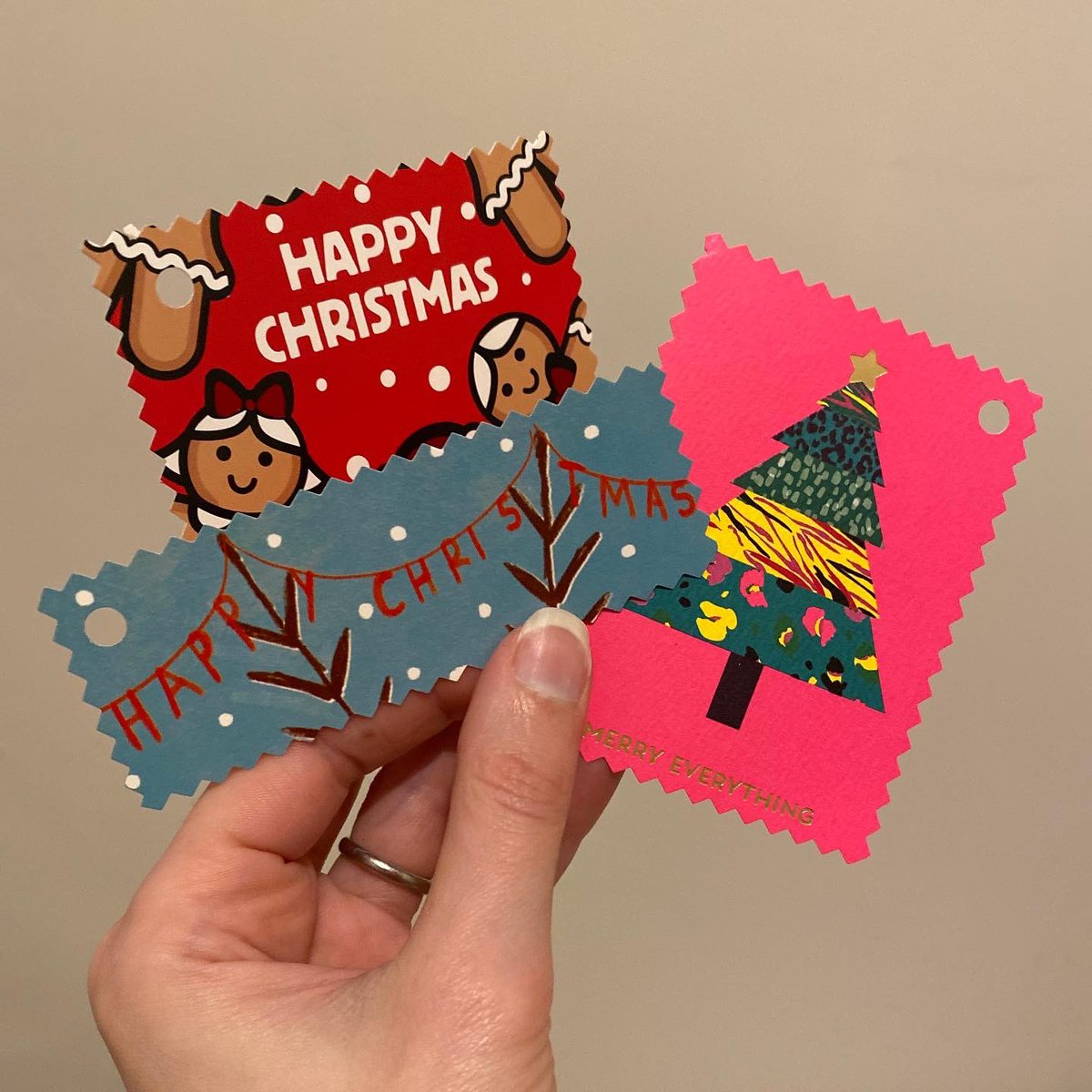 muckykneesgifts's tweet image. Last year’s Christmas cards have now been repurposed as gifts tags 😊👍🏻

Super easy todo, swipe to see what I used 👍🏻

Anyone else do this?

#wrappingpresents #Christmas2021 #christmascards #reuse #reusereducerecycle #craftyfun #SBS #QueenOf #SaturdayMotivation #SaturdayThoughts