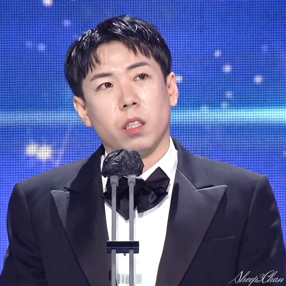 Sheep3Chan's tweet photo. 2021 SBS 연예대상 최우수상 🎉⭐양세찬⭐🎉
5년 전 런닝맨 초창기 힘들었던 시기 잘 견뎌내고 결국 큰그림까지 그려냈으니까 앞으로 꽃길만 걷자!!
최우수상 축하해요!! 자랑스런 우리 양개그맨 평생 사랑해요‼️
+런닝맨팀 7관왕 완전 사랑해!!
#런닝맨_꽃길만_걷자
#런닝맨_7관왕_믓찌다 https://t.co/fnS5uoqZhs
