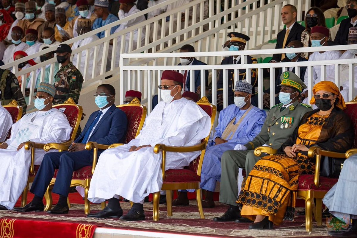 first_niger's tweet photo. Quelques images de l'arrivée du Président de la République S.E.M Mohamed Bazoum, au défilé Militaire et civil ce matin à l'occasion du 63ème anniversaire de la Fête de la République à #Diffa.
#firstniger #diffanglaa https://t.co/OjKbEC2CLZ