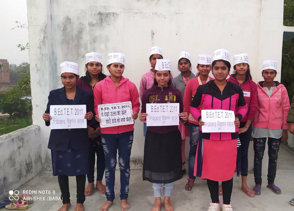 कब तक ये रोजगार मांगने के लिये ये प्रदर्शन चलता रहेगा #BEdTET2011 के ये अभ्यर्थी अब सत्ता को हिला देंगे #BEdTET2011_जय_अखिलेश 
<a href="/yadavakhilesh/">Akhilesh Yadav</a> <a href="/juhiesingh/">Juhie Singh</a> <a href="/samajwadiparty/">Samajwadi Party</a> <a href="/yadavsunil94/">Sunil Kumar Yadav बीएड टेट2011</a>
