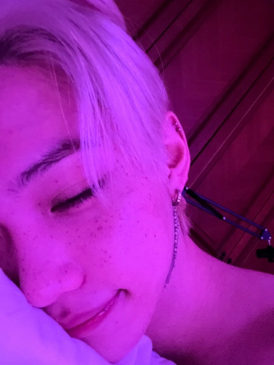 StrayKidsBrasil's tweet image. 「 #OFF • 18.12.21 」
Por favor, façam um minuto de silêncio em respeito ao psicológico que acabou de ser destruído pelo lix

@Stray_Kids #StrayKids #스트레이키즈