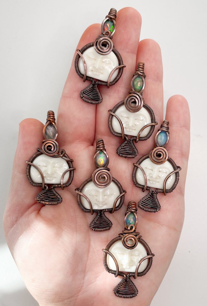 SURPRISE!!!

5 slots on my shop for double mushie pendants!! Link in my bio!🥰

these were all of the ones I made a few weeks ago! I love them so much🤩